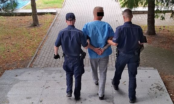 Pijany z dwoma zakazami prowadzenia pojazdów uciekał przed policjantami