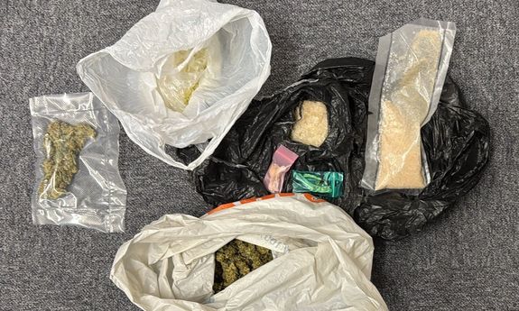Zarzuty i areszt dla pary za wprowadzanie do obrotu znacznej ilości narkotyków. Mężczyzna odpowie też za udzielanie narkotyków osobie małoletniej