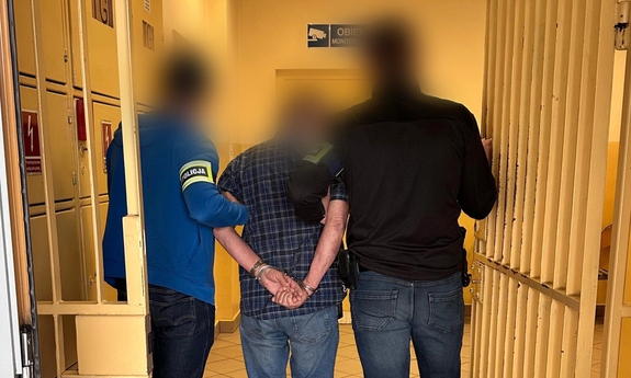 Policjanci zatrzymali mężczyznę poszukiwanego czerwoną notą Interpolu