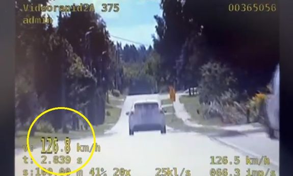 Prawo jazdy miał tylko 4 dni. 18-latek jadący 126 km/h w terenie zabudowanym zatrzymany do kontroli