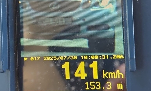 141 km/h w zabudowanym i ucieczka przed policją