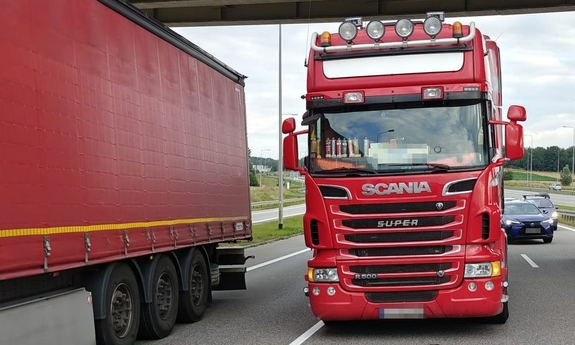 Zasnął za kierownicą tira, jadąc w korku obwodnicą Trójmiasta