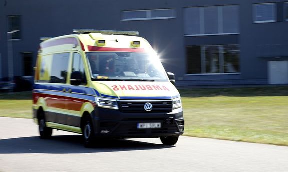 Policyjne zespoły medyczne z Legnicy i z Krakowa udzieliły pomocy w wypadku w Warszawie