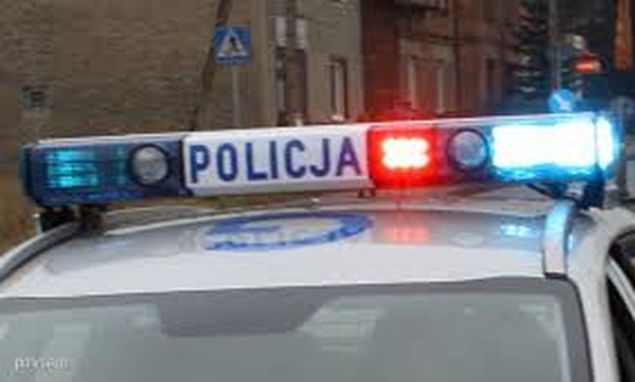 Znieważanie policjantów przez pasażera, kierowca poszukiwany, nierzeźwy i bez uprawnień to finał kontroli drogowej
