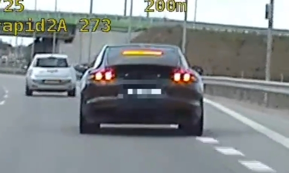 Pędził ponad 200 km/h - szaleńczą jazdę przerwali policjanci piaseczyńskiej "drogówki"