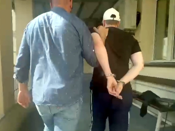 Handlarz bronią poszukiwany europejskim nakazem aresztowania zatrzymany