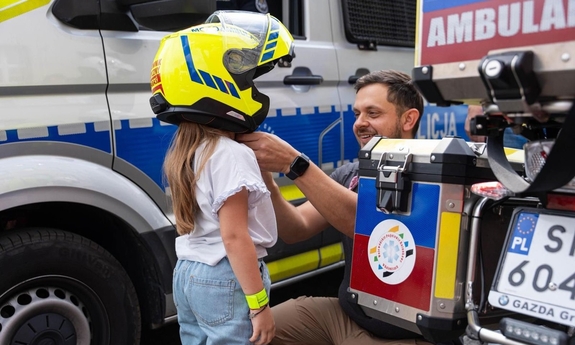 Mała bohaterka wśród śląskich policjantów