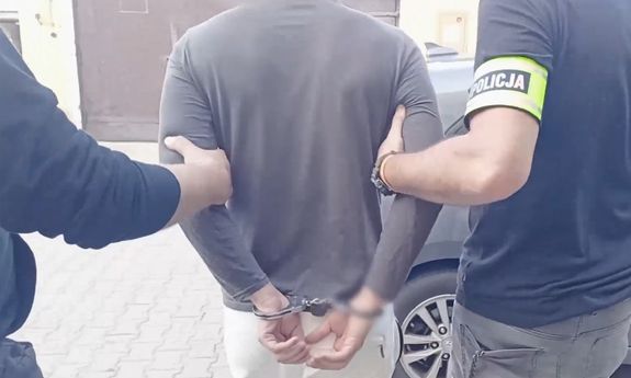 Oszust zatrzymany chwilę po odbiorze pieniędzy od seniorek
