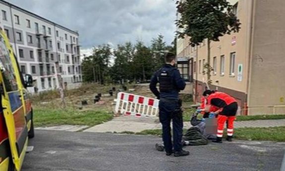 Polkowiccy funkcjonariusze ratowali mężczyznę, który nagle osunął się na ziemię