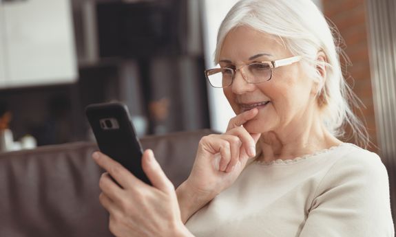 Seniorka uwierzyła w internetową miłość i straciła blisko 70 tysięcy złotych