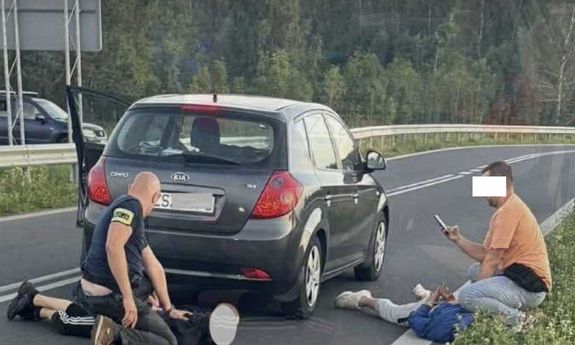 Włamanie do samochodu, ucieczka po alkoholu i narkotyki