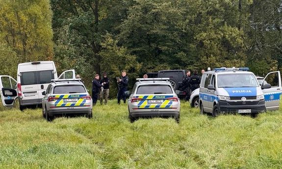 Jeleniogórscy policjanci po pościgu zatrzymali 30-latka podejrzewanego m.in. o kradzież pojazdu i czynną napaść na funkcjonariusza