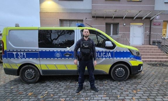 Policjanci pomogli w resuscytacji mężczyzny, który zasłabł na ulicy