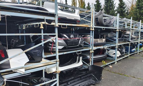 Zdemaskowany sklep z częściami ze skradzionych aut w Łodzi