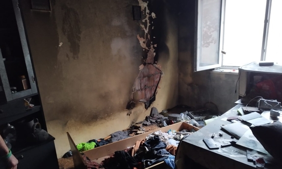 #Pomagamyichronimy - dzielnicowa ewakuowała mieszkańców bloku, w którym wybuchł pożar