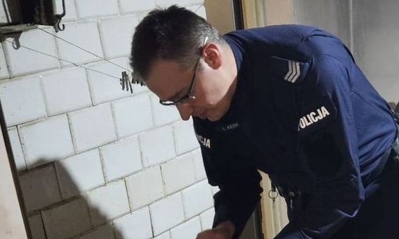 Policjanci z Kurowa pomogli seniorowi w potrzebie