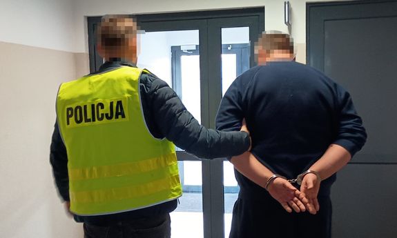 3 miesiące aresztu dla 36-latka za naruszenie nietykalności cielesnej funkcjonariusza publicznego, uszkodzenie mienia oraz znęcanie