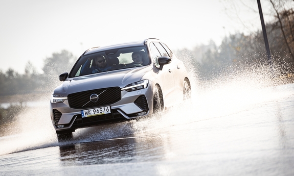 Pomagamy i chronimy – nowoczesne szkolenie dla funkcjonariuszy ruchu drogowego w ramach projektu FEnIKS