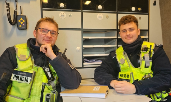 Szybka reakcja policjantów uratowała kierowcę ciężarówki