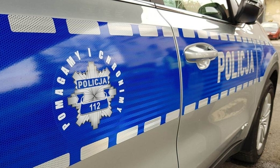 Przemyscy funkcjonariusze eskortowali samochód z mężczyzną, który wymagał natychmiastowej pomocy