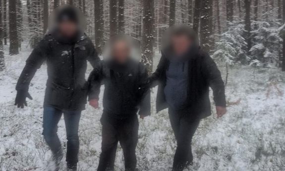 Odnaleziono zaginionego 76-latka – akcja poszukiwawcza z użyciem śmigłowca policyjnego zakończona sukcesem