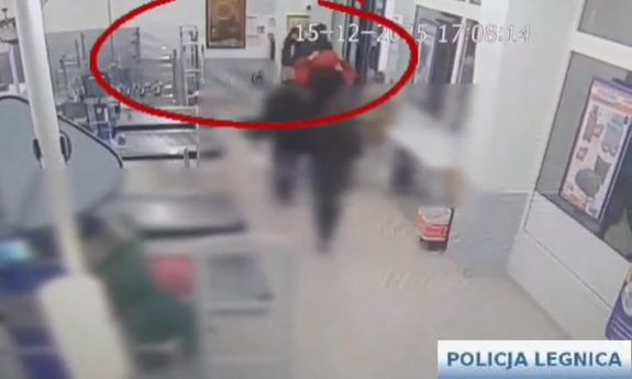 Policjant po służbie zatrzymał złodzieja sklepowego