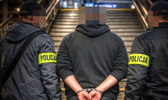 Z zakładu karnego w Niemczech prosto za kratki w Polsce. Wpadł przez palenie papierosa na dworcu