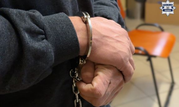 Zaatakował seniorkę w windzie i okradł kolejną na ulicy. 37-latek zatrzymany przez katowickich policjantów