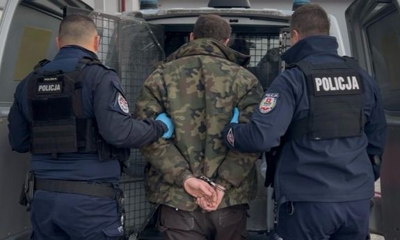 Znęcał się nad matką, zaatakował nożem policjanta. 41-latek tymczasowo aresztowany