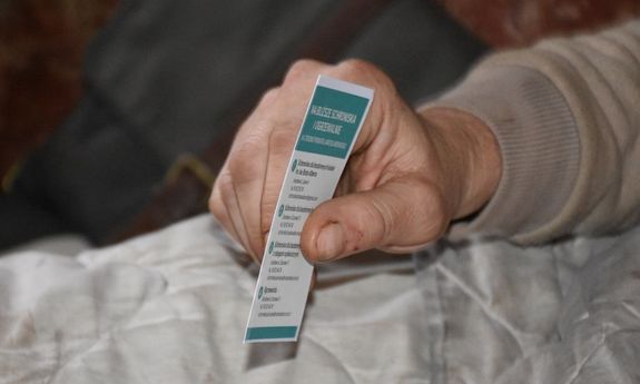 74-latek otrzymał bezpieczny nocleg. Policyjna interwencja w opuszczonym domu