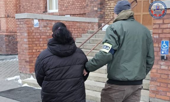 Zatrzymanie kobiety podejrzanej o nienależne pobieranie świadczeń