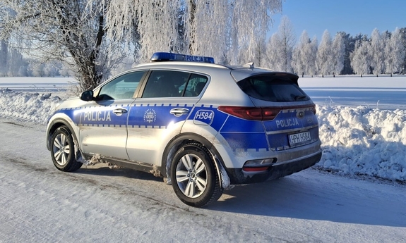 Policyjna pomoc w czasie zimowej aury