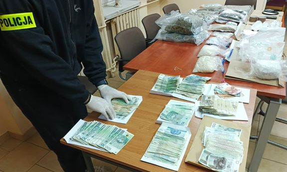 Wielomiesięczna praca zakończona mocnym uderzeniem w narkobiznes w regionie