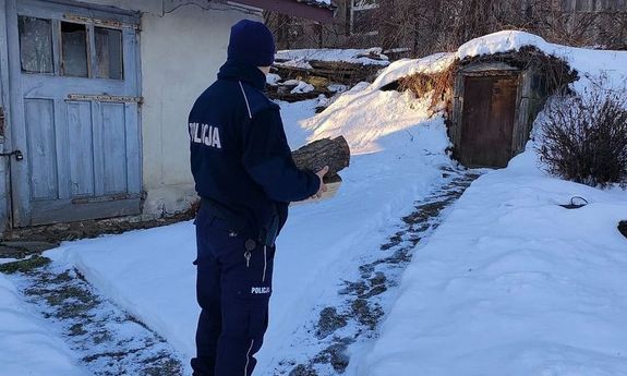 Pomoc policjantów potrzebującemu 61-latkowi. Szybka reakcja dzielnicowych