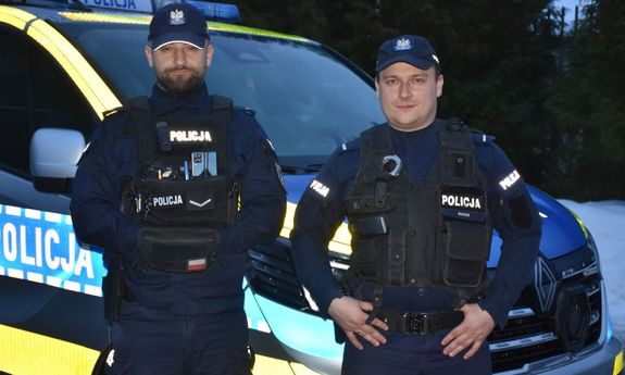 Policyjna pomoc w chwili bezradności. Wsparcie dla 73-latki, która upadła z wózka inwalidzkiego