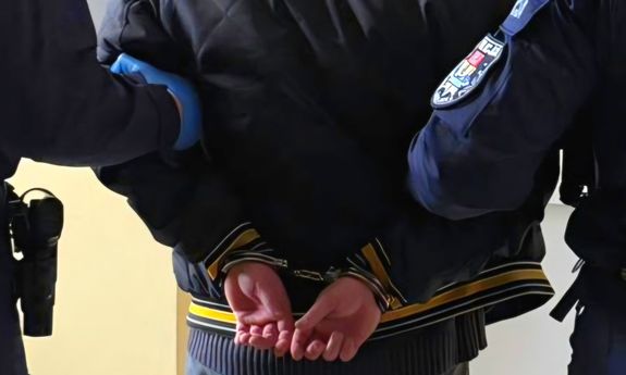 Ukradł towar i groził nożem ochroniarzowi