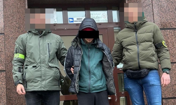 Werbował i nadzorował oszustwa "na policjanta”. Trafił do tymczasowego aresztu