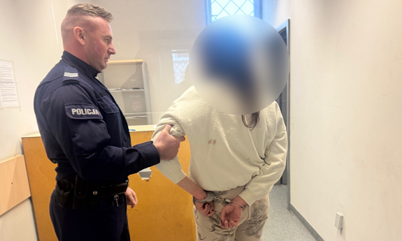 19 i 20-latka tymczasowo aresztowane na 3 miesiące za brutalną napaść na pracownicę sklepu