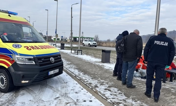 Mężczyzna stracił przytomność – z pomocą ruszyli policjanci z Lwówka Śląskiego