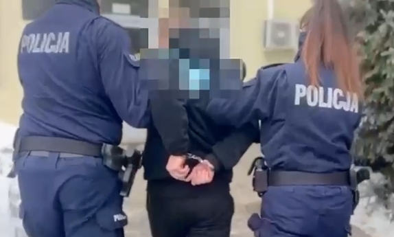 Skuteczna akcja ostródzkich policjantów. Złodziej infrastruktury drogowej zatrzymany na gorącym uczynku