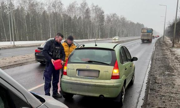 Szybka reakcja policjantów z Błonia pomogła kierowcy dotrzeć na czas