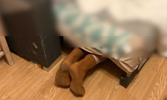 Kryjówka pod łóżkiem nie pomogła