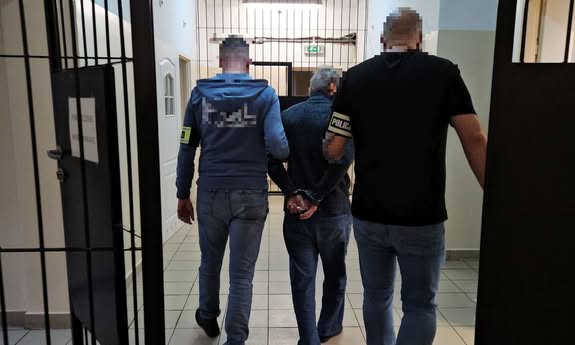 Zatrzymany mężczyzna podejrzewany o odbiór pieniędzy dla oszustów