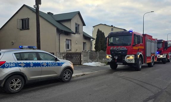 Policjanci uratowali dwie osoby przed śmiercią w pożarze