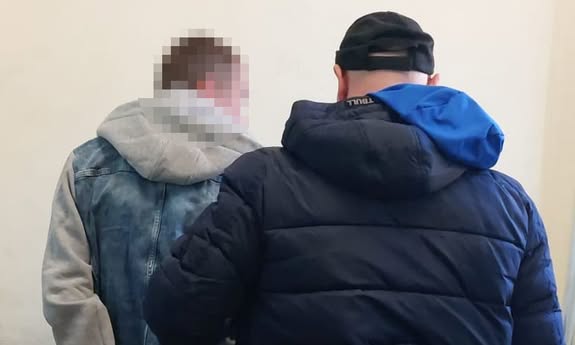 Bielscy policjanci zatrzymali mieszkańca Łodzi za udział w oszustwach