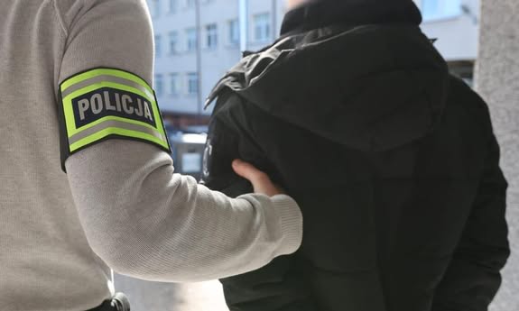 Szybka reakcja policjantów - dwóch 17-latków przestawiło zwrotnicę