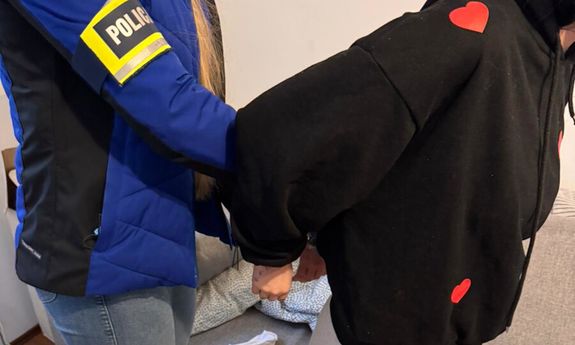 Kryminalni z Pragi Północ zatrzymali dwoje 24-latków do oszustwa na seniorce. Sąd tymczasowo ich aresztował