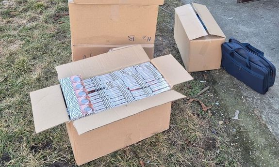 Narazili Skarb Państwa na blisko 180 tys. zł strat - dwie osoby zatrzymane z nielegalnymi papierosami