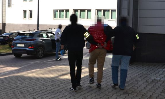 Trzech mężczyzn podejrzanych o usiłowanie wymuszenia rozbójniczego w rękach sądeckich policjantów