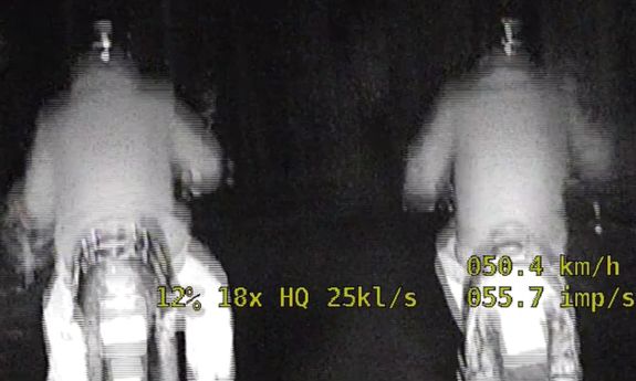 Pościg za 20 i 16-latkiem, którzy jadąc na motorowerach do dziewczyny mieli sporo na sumieniu